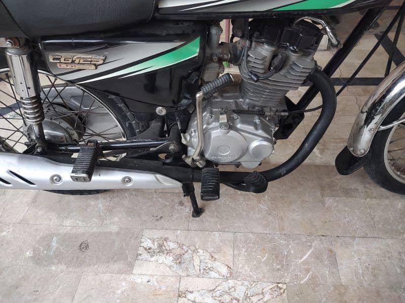 Honda 125 in lush condition 9