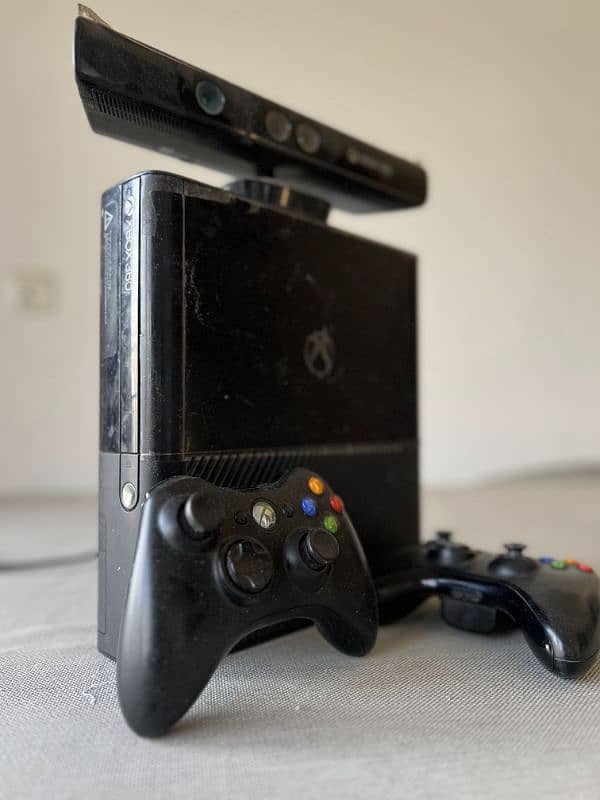 Xbox 360E original | 500GB with games | 2 controllers | kinect sensor 3