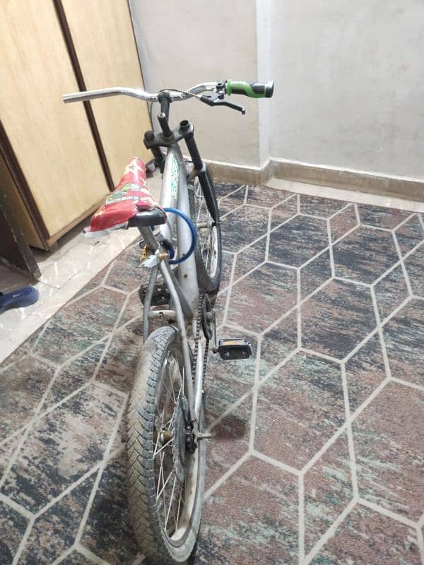 cycle purani or mazboot hai 3