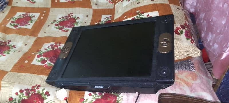 21 inch LCD  for sale all okay 2