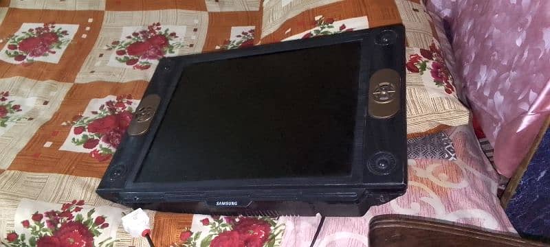 21 inch LCD  for sale all okay 4