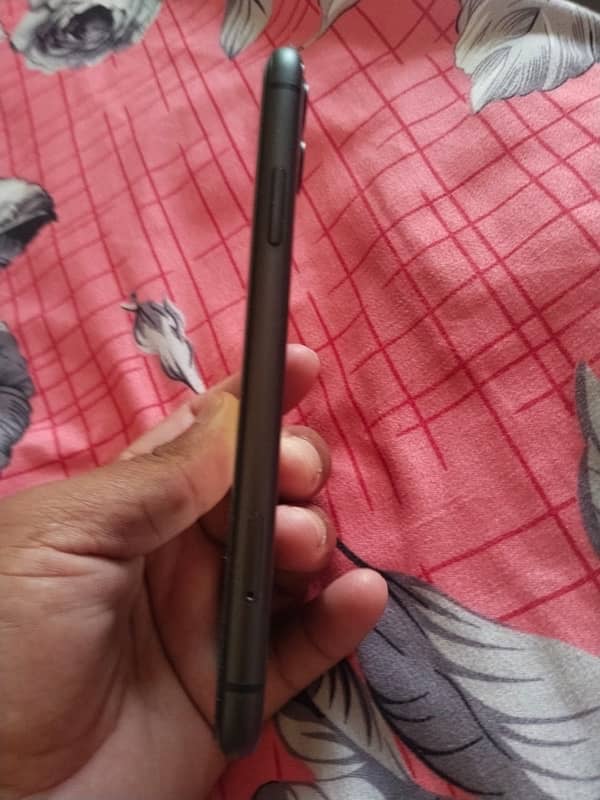 iphone 11 good condition 2