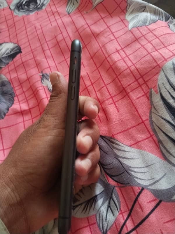 iphone 11 good condition 6
