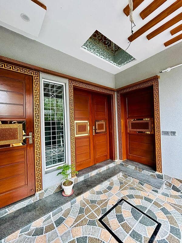 10 Marla Upper Portion Available For Rent In Park View City 1