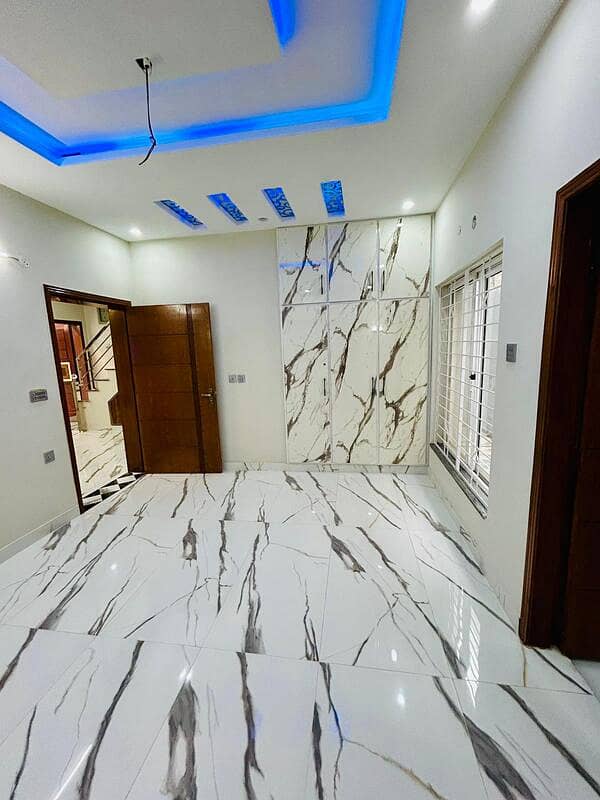 10 Marla Upper Portion Available For Rent In Park View City 8