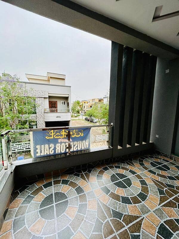 10 Marla Upper Portion Available For Rent In Park View City 16