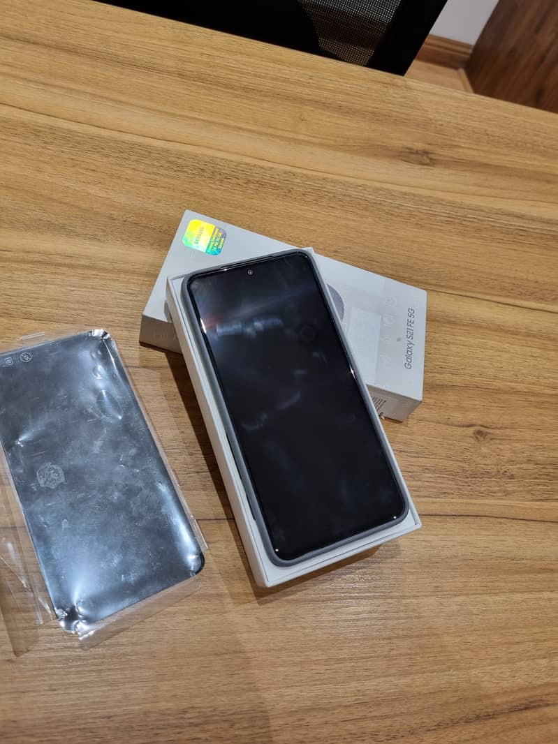 Samsung Galaxy S21 FE In Mint Condition In Brand Warranty NON-PTA 12