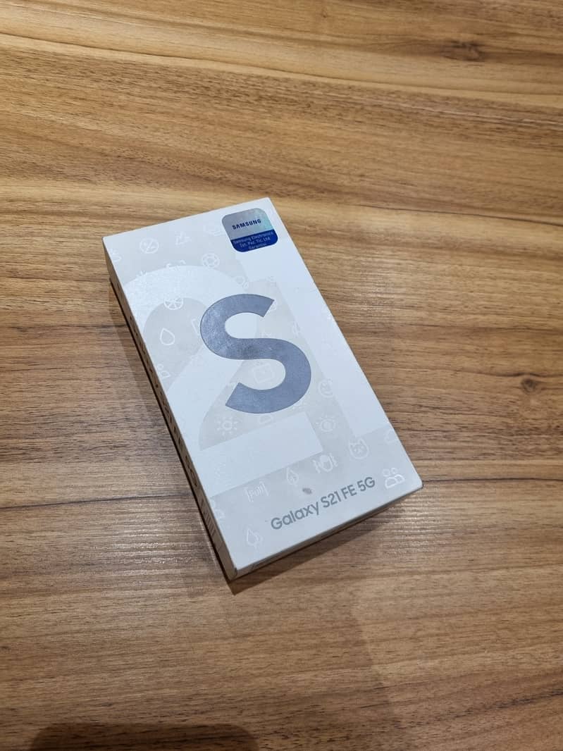 Samsung Galaxy S21 FE In Mint Condition In Brand Warranty NON-PTA 16