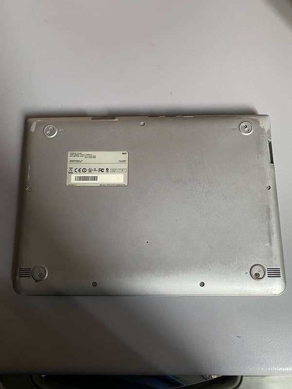 Samsung chrome book 2gb 10gb will be expendable with charger 5