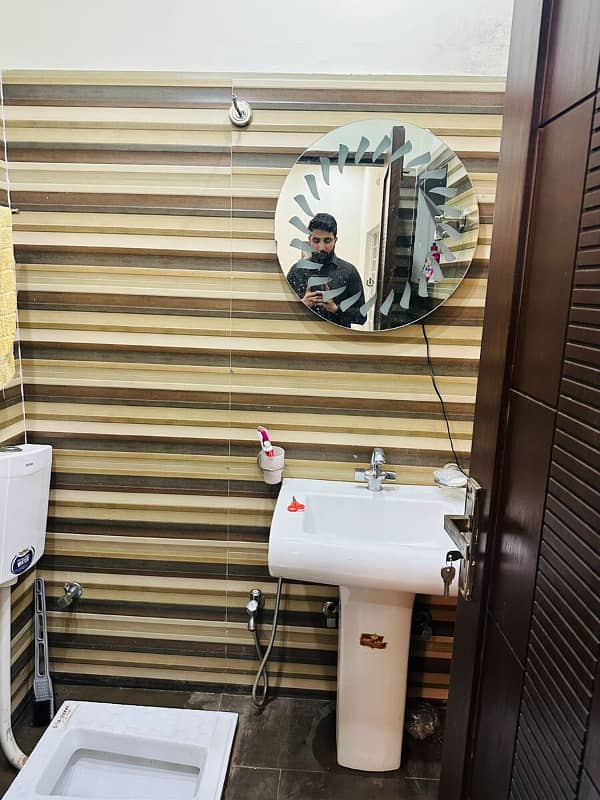 1 0 Marla Lower Portion Are Available For Rent in Park View City Lahore 7
