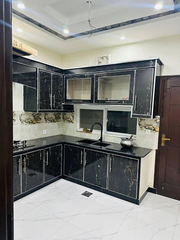 1 0 Marla Lower Portion Are Available For Rent in Park View City Lahore 8