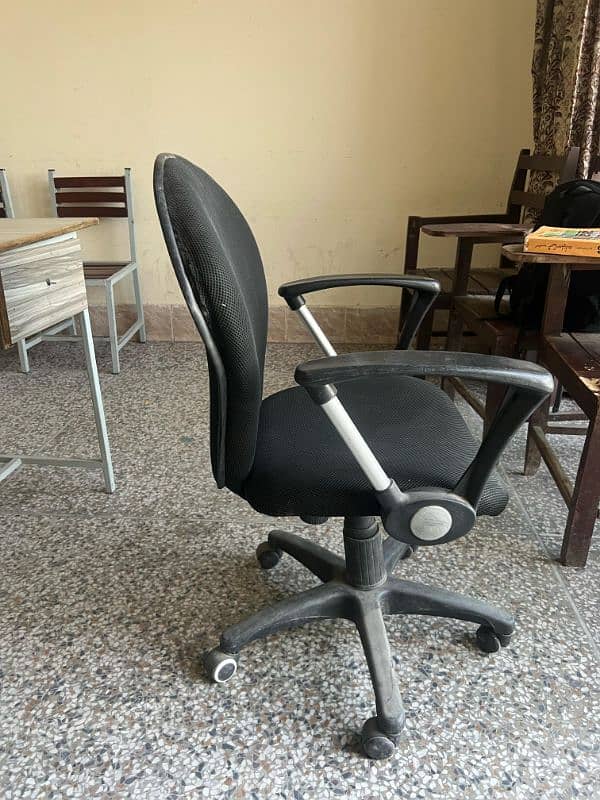 Office chair for sale n good condition 2