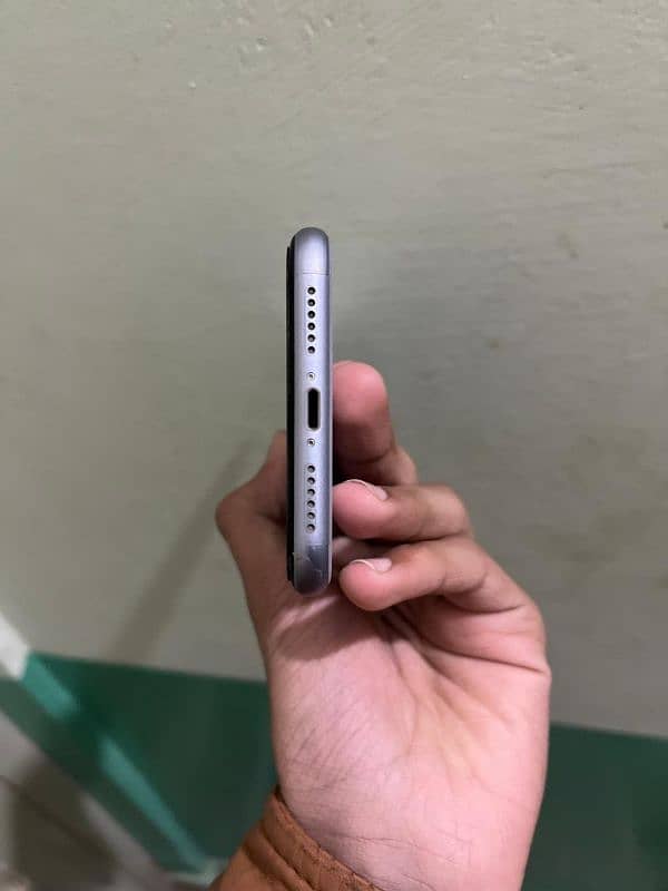 iPhone 11 non pta jv 128gb 93% battery health 4