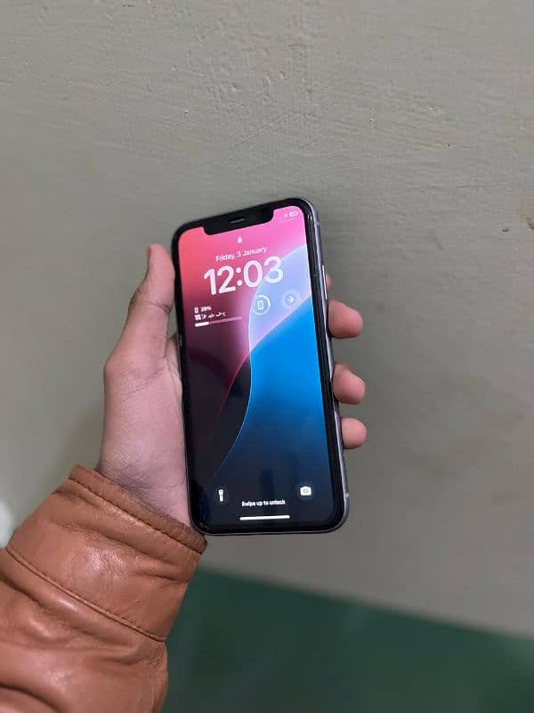 iPhone 11 non pta jv 128gb 93% battery health 7