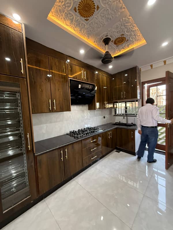 5 Marla Beautifully Designed House For Sale In Park View City Lahore. 7