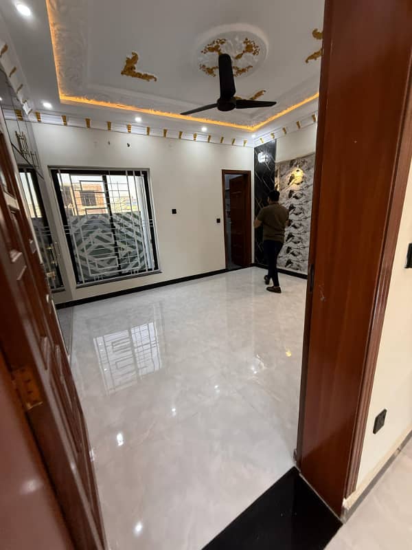 5 Marla Beautifully Designed House For Sale In Park View City Lahore. 8