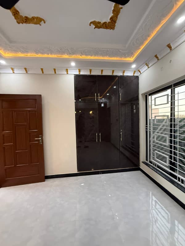 5 Marla Beautifully Designed House For Sale In Park View City Lahore. 9