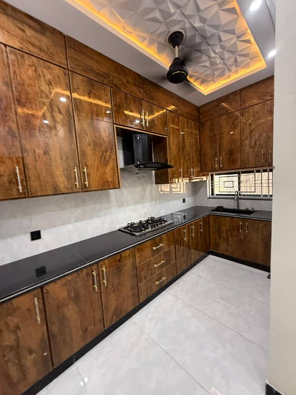 5 Marla Beautifully Designed House For Sale In Park View City Lahore. 17