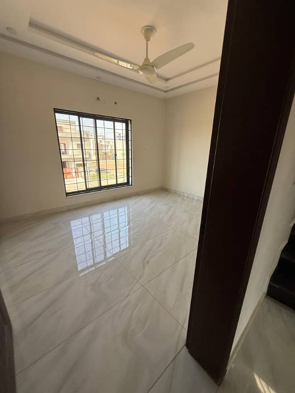 5 Marla Brand New Luxury House For Sale In Park View City Lahore 9