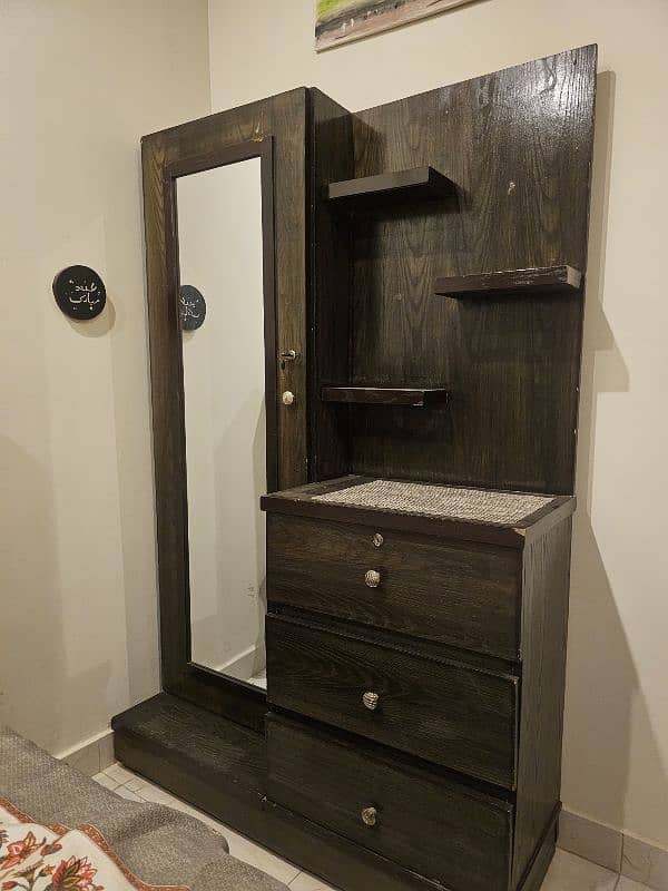 Dressing Table 0