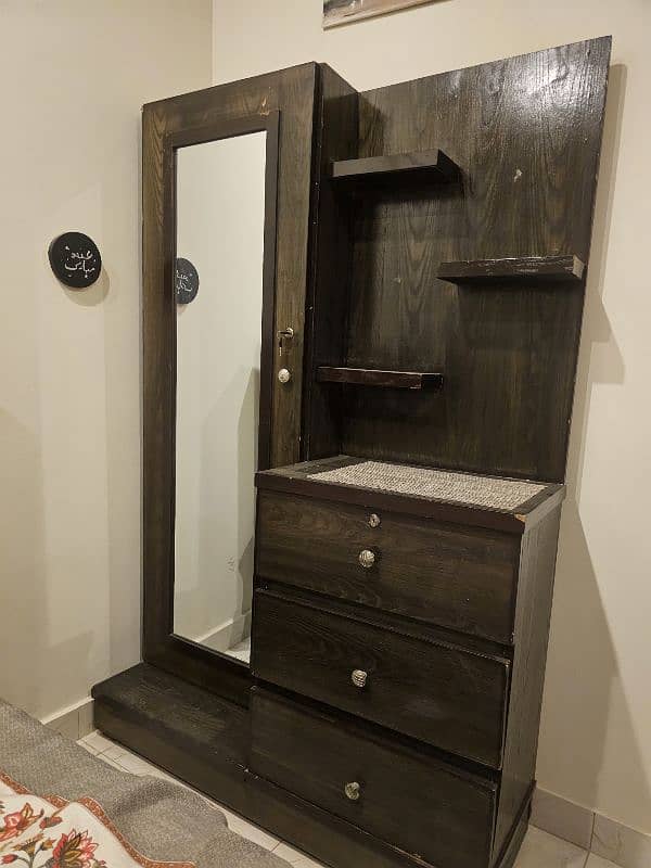 Dressing Table 3