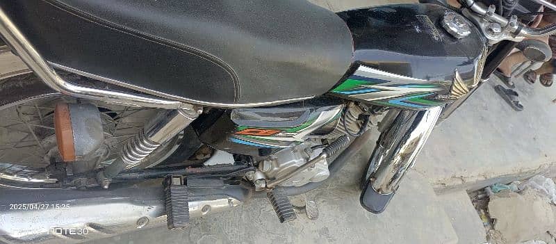 Honda 125cc black 2023 3