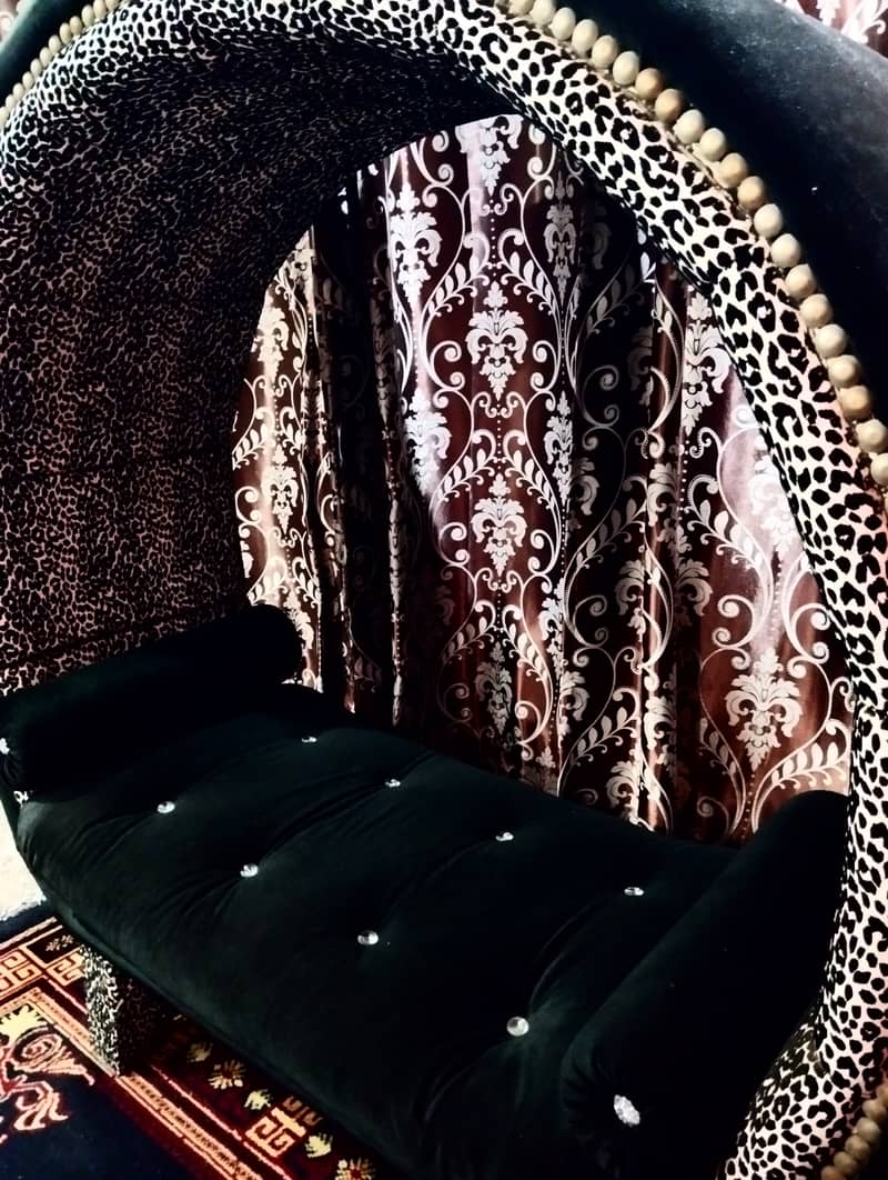 Round Sofa for Sale in Lahore 1