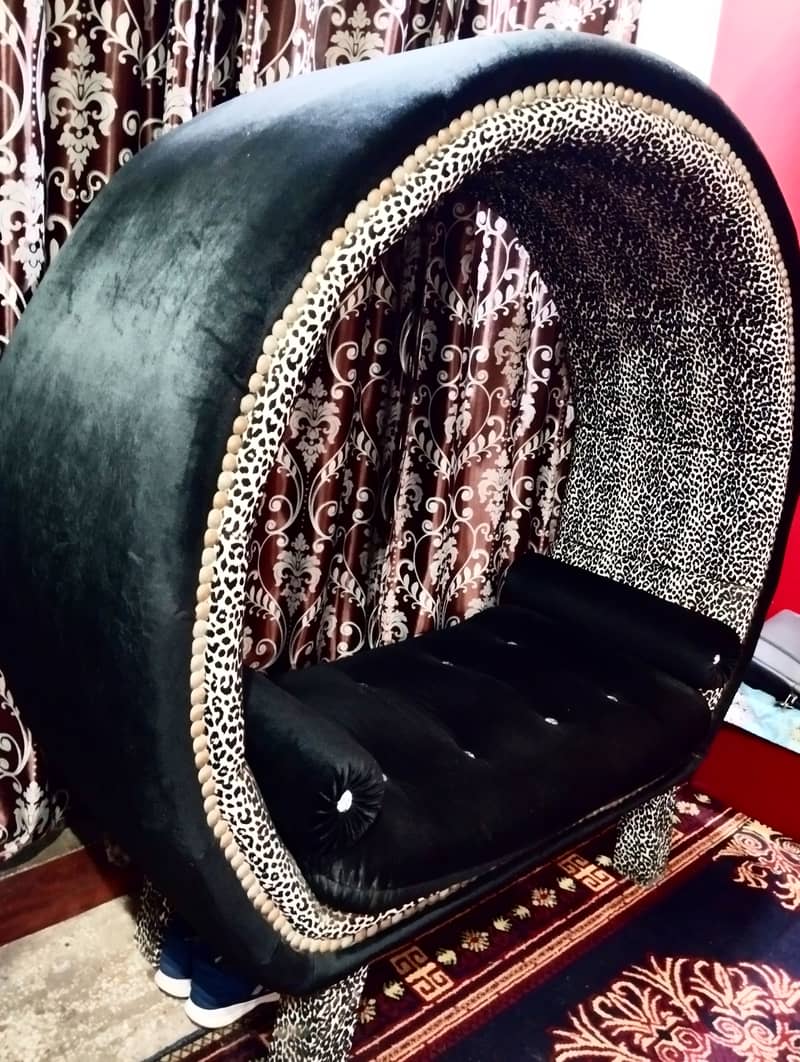 Round Sofa for Sale in Lahore 2
