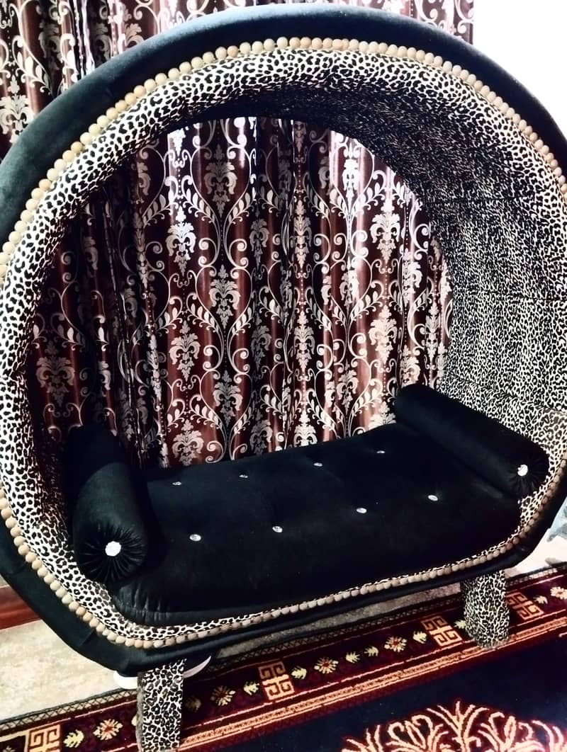 Round Sofa for Sale in Lahore 3