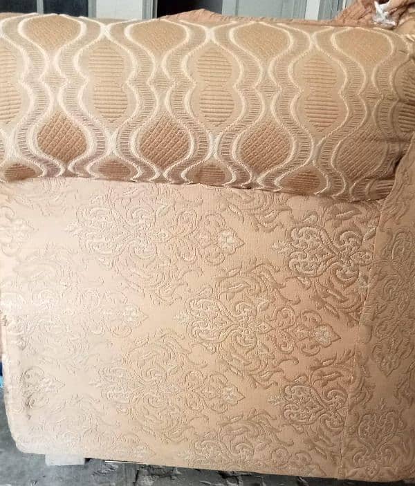 5 Seater Sofa Set Available For Sale at Reasonable Price 2