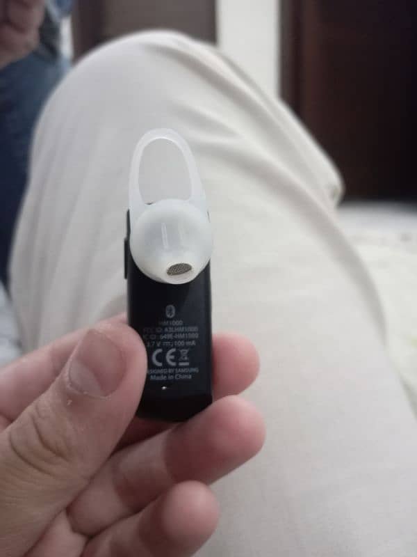 Samsung hm1000 earbuds very rare and antique best for calls 1