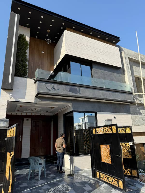 5 Marla Lavish House Available For Sale In Park View City Lahore 0