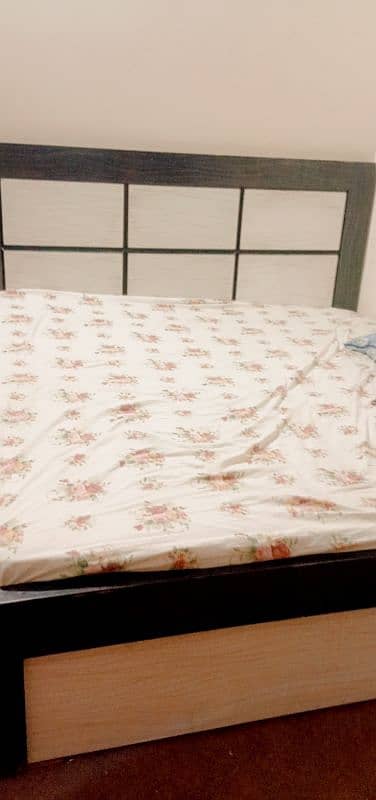 King Size Wooden bed 0