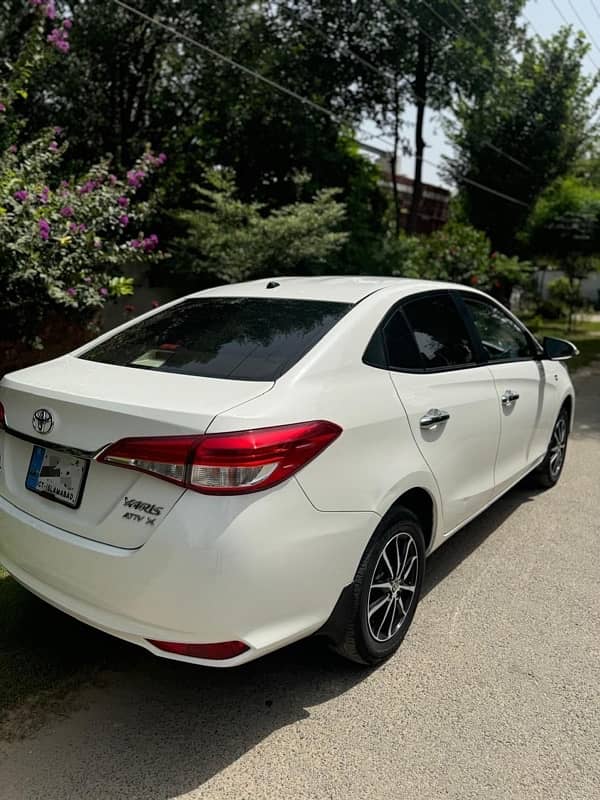 Toyota Yaris Ativ x CVT 1.5 4