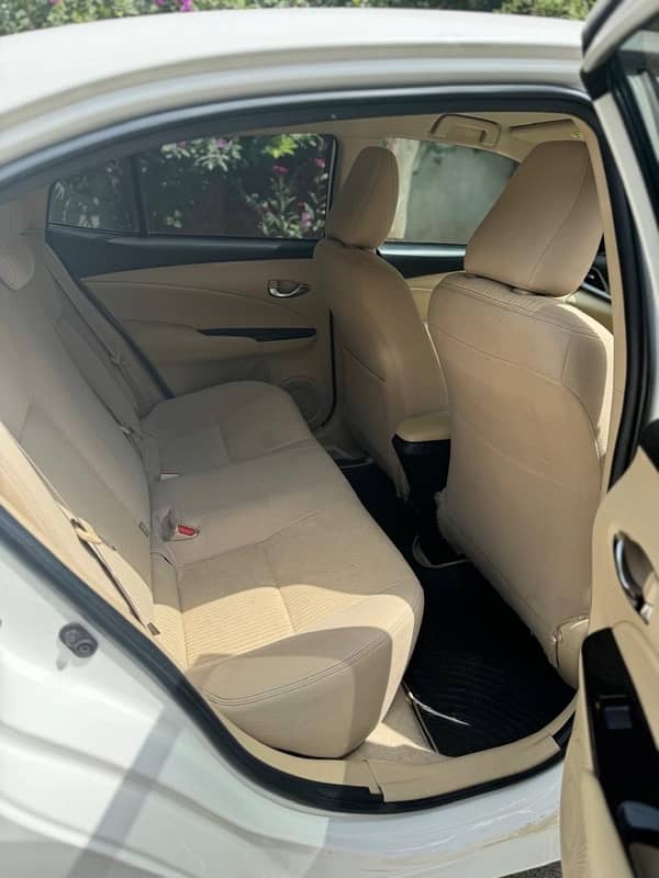 Toyota Yaris Ativ x CVT 1.5 8