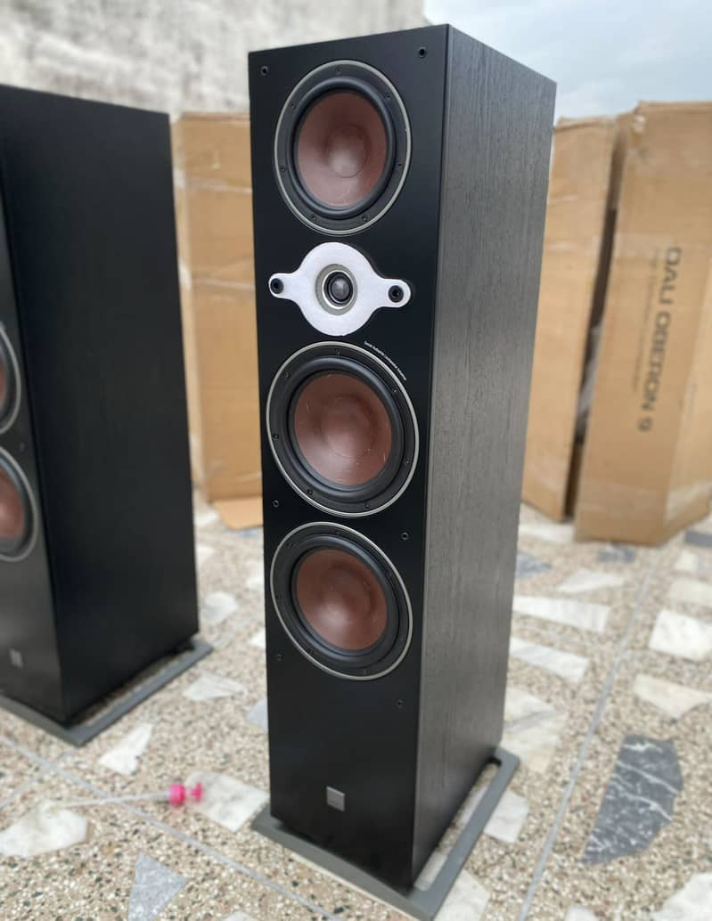 Dali Oberon 9 floor stand speakers 3