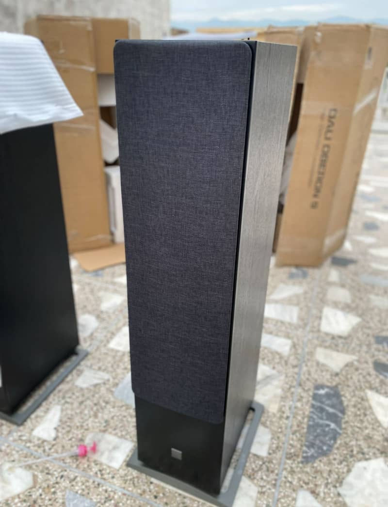 Dali Oberon 9 floor stand speakers 9