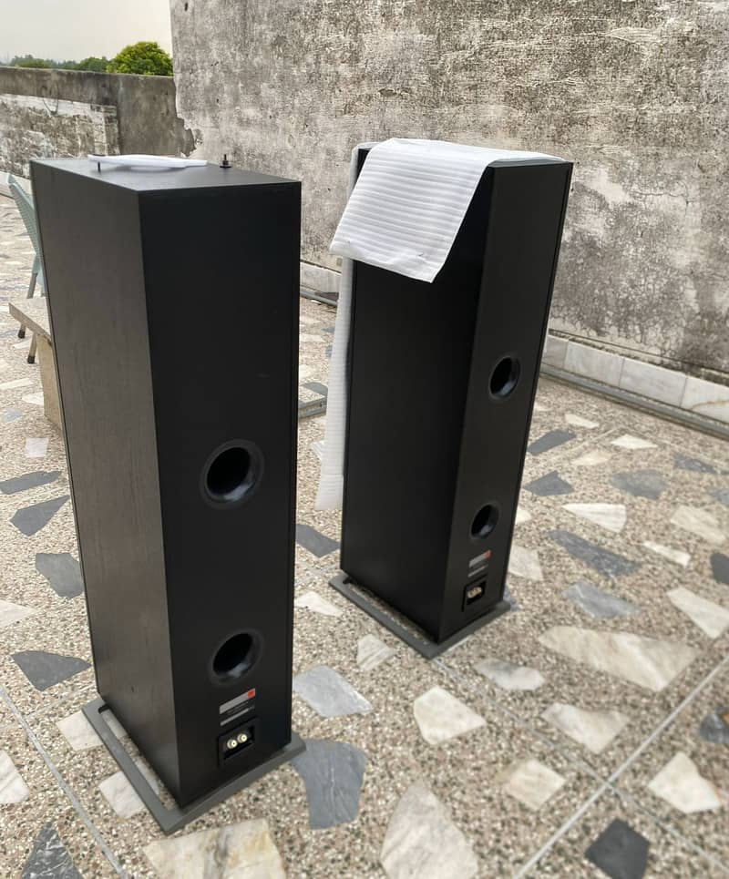 Dali Oberon 9 floor stand speakers 10
