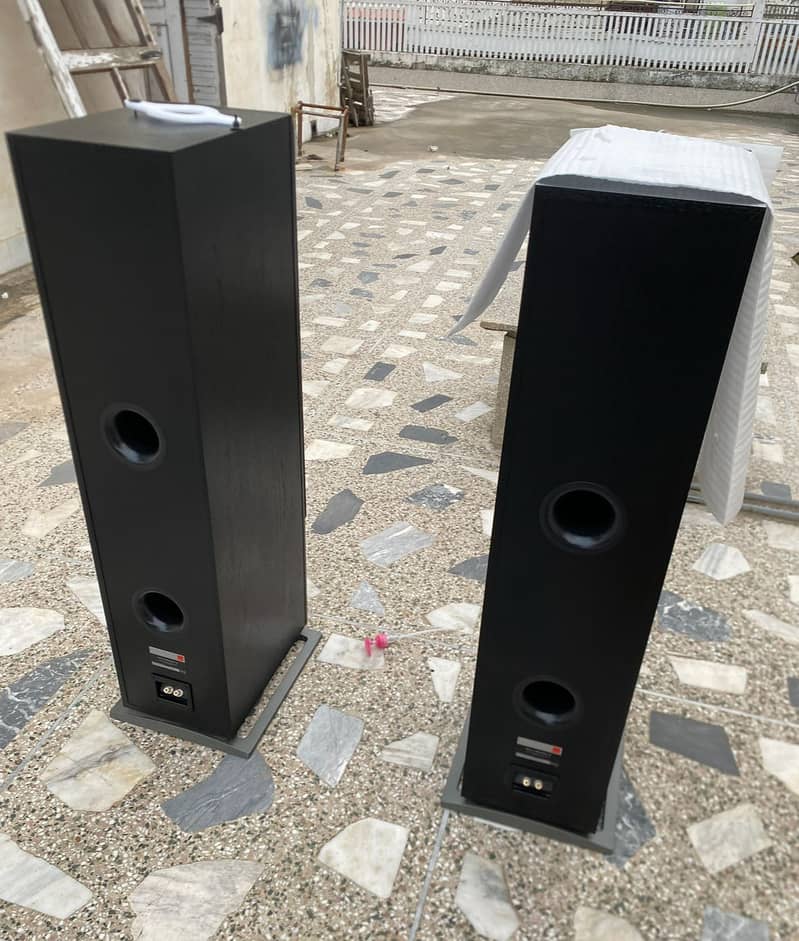 Dali Oberon 9 floor stand speakers 11