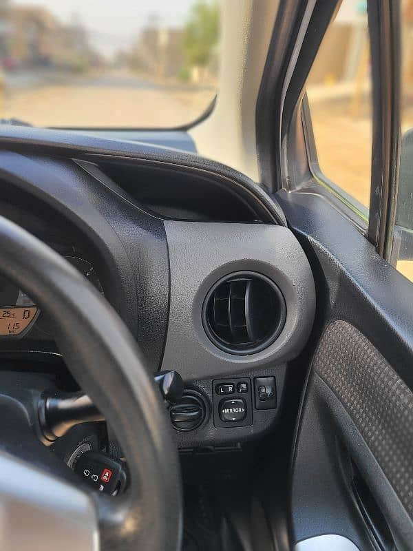 Toyota Vitz 2014 3