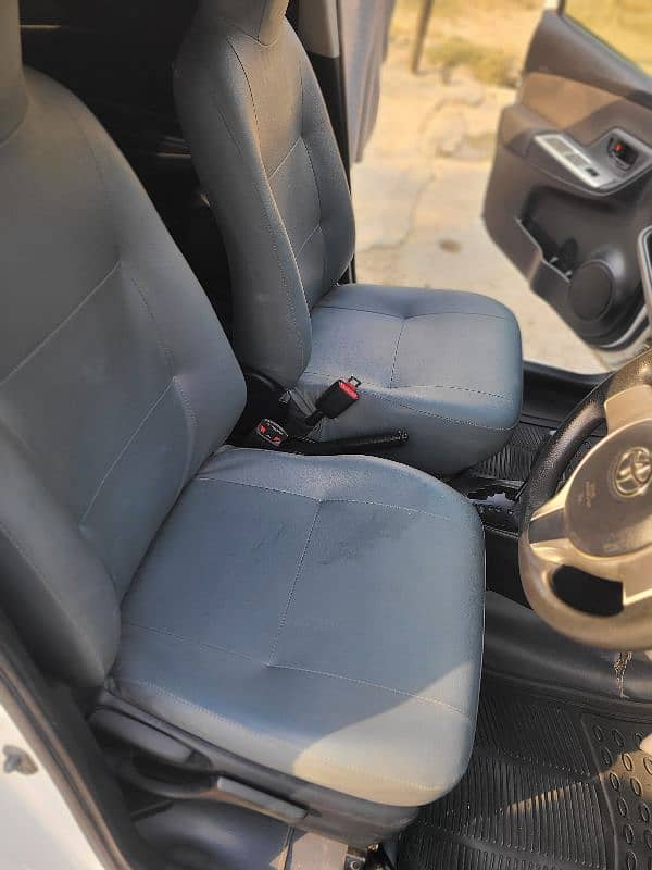 Toyota Vitz 2014 5