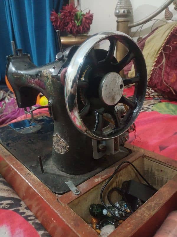 original Deluxe home sewing machine 0