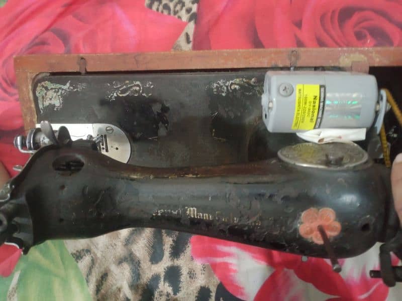 original Deluxe home sewing machine 1