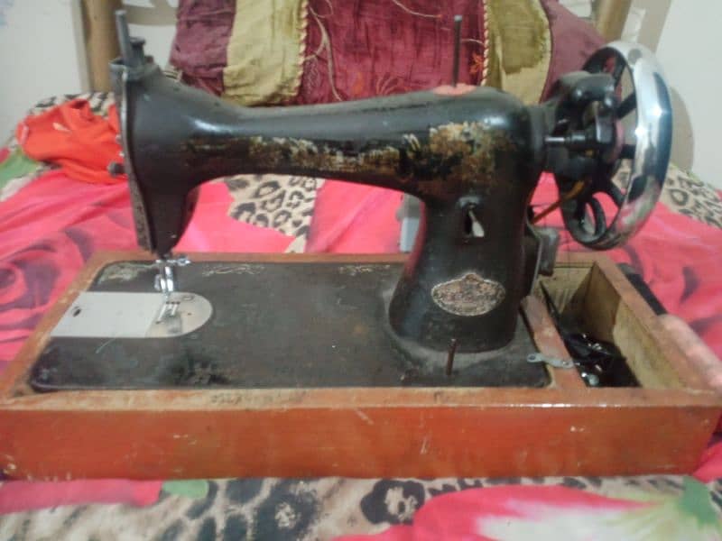 original Deluxe home sewing machine 3