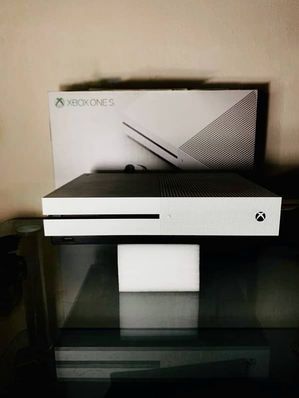Xbox One S 1TB (Like New) 2