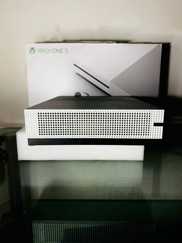 Xbox One S 1TB (Like New) 3