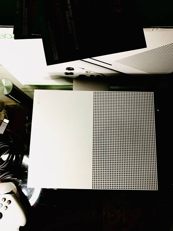 Xbox One S 1TB (Like New) 4