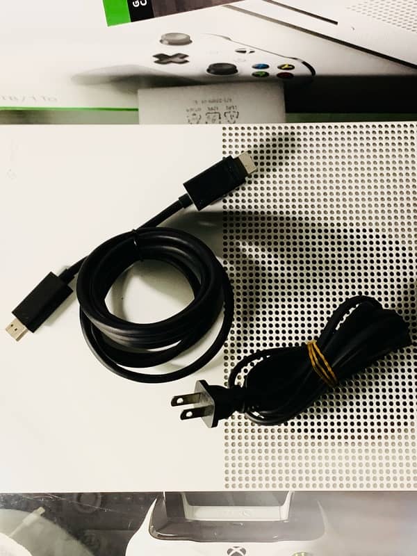 Xbox One S 1TB (Like New) 9