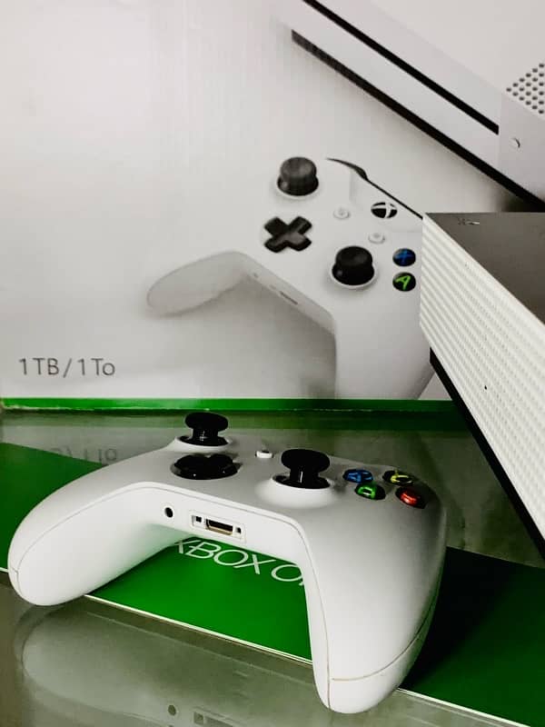 Xbox One S 1TB (Like New) 11