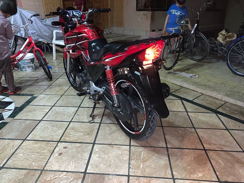 Honda CB 150 F 1